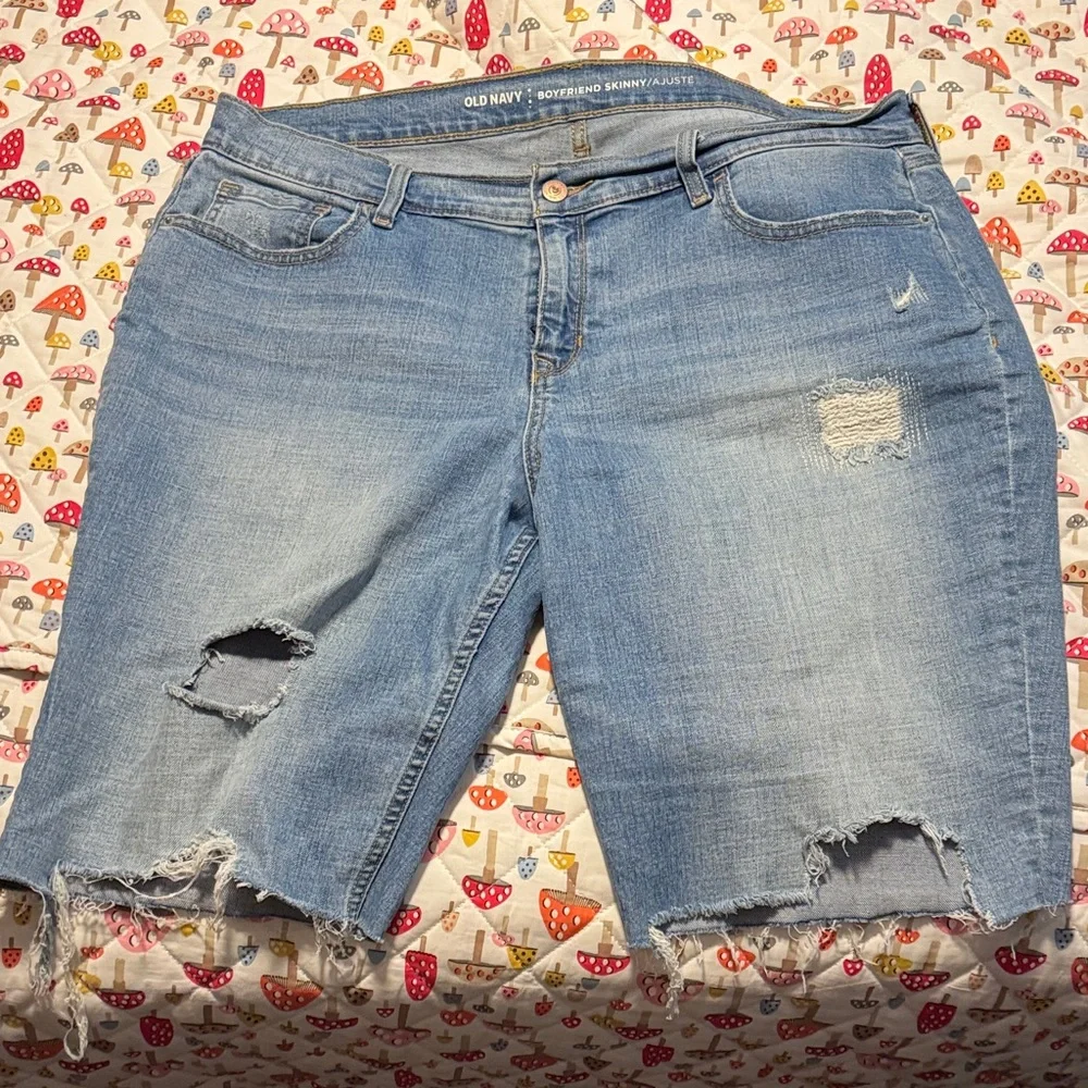 Old Navy Women's Distressed Blue Jean Shorts size 14 peddle pushers - Picture 1 of 5